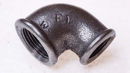 Угол переходной с Внутренней Резьбой 3/4"х1/2" черный ЕЕ Угол переходной с Внутренней Резьбой 3/4"х1/2" черный ЕЕ