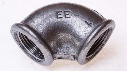 Угол 90 градусов с Внутренней Резьбой 1/2" черный ЕЕ Угол 90 градусов с Внутренней Резьбой 1/2" черный ЕЕ